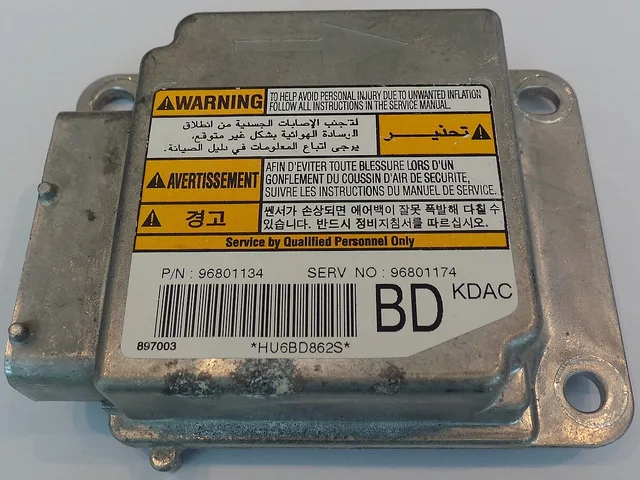 Sterownik Airbag ECU – widok obudowy i etykiety