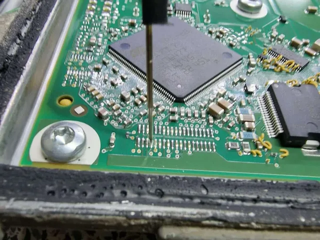 Naprawa elektroniki sterownika silnika