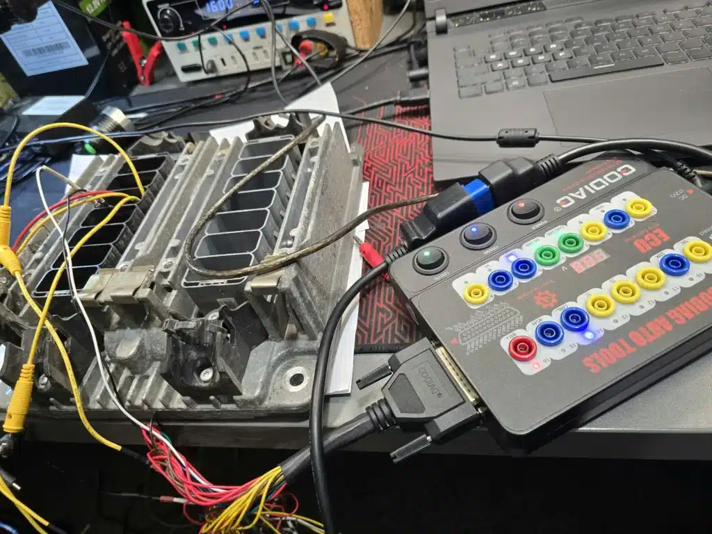 Sterownik silnika ECU podczas diagnostyki i wyboru metody naprawy